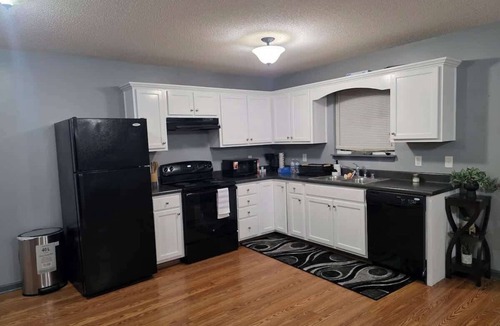 Elizabethtown House | The E-Town Retreat 2BR townhouse close to Downtown