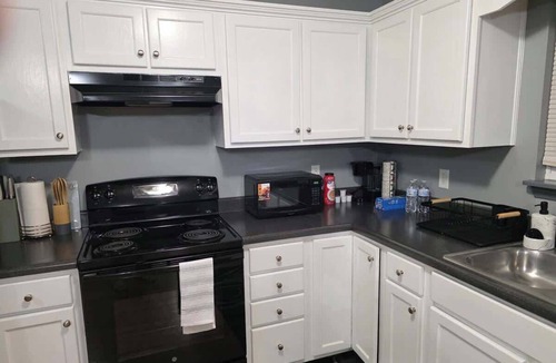 Elizabethtown House | The E-Town Retreat 2BR townhouse close to Downtown