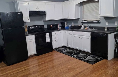 Elizabethtown House | The E-Town Retreat 2BR townhouse close to Downtown
