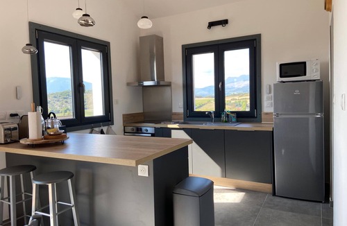 Jarjayes Ski Chalet | The Eagle's View – warm and welcoming chalet with panoramic mountain views