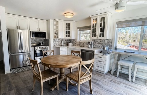 Phillips Cabin | The Eagles Nest, Lakeside Fresh Renovation!