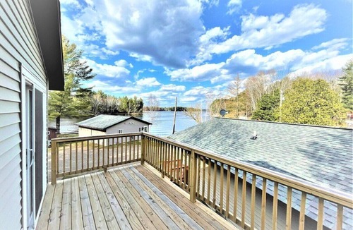 Phillips Cabin | The Eagles Nest, Lakeside Fresh Renovation!