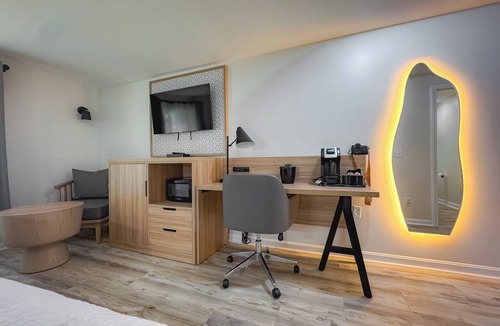 East Sandwich Hotel | The Earl of Sandwich Motel
