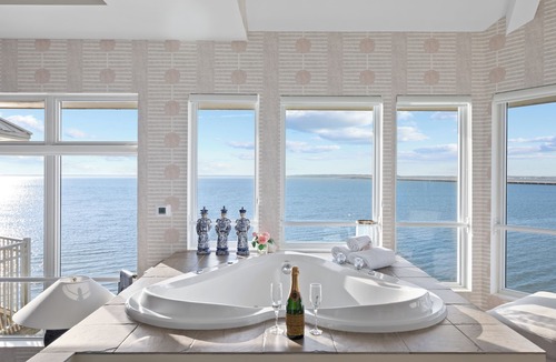 Midtown Ocean City Hotel | The Edge at Fager's Island