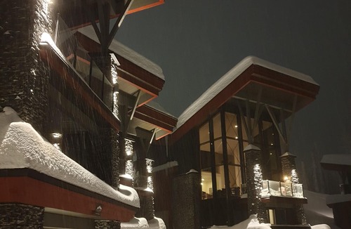 The Edge Ski Chalet | The Edge Chalet #9 - Big White - Winter Wonderland and Summer Fun - Room for 18