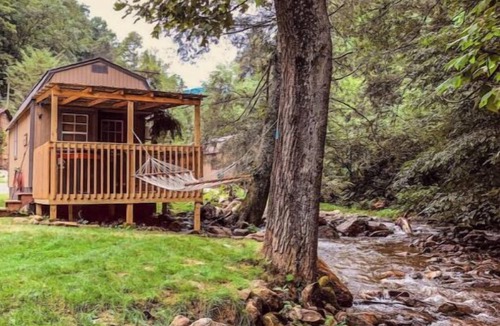 Flag Pond Cabin | The "Eleanor Rigby" DIRECT STREAM FRONT W HOT TUB