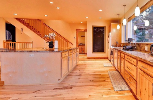 Upper Kingsbury House | The Elevator House – Sleeps 10!