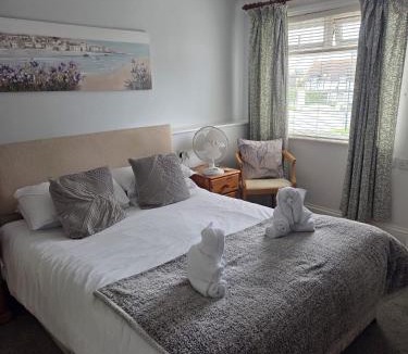 Middleton-on-Sea Hotel | The Elmer
