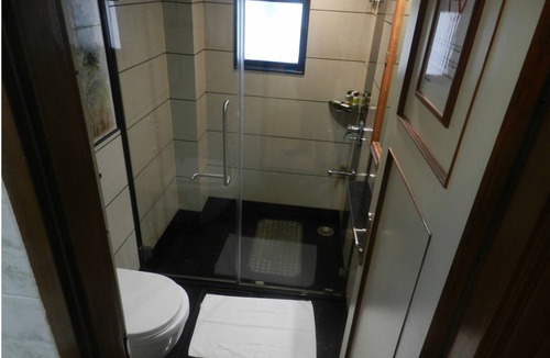 Airport Area Hotel | The Emerald Hotel & Executive Apartments