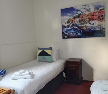 Deloraine Hotel | The Empire Hotel Deloraine