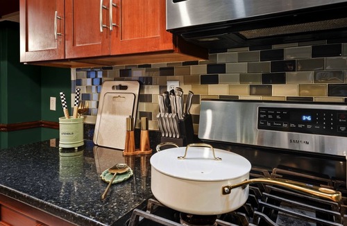 Brook Farm Apartment | The Enchanted Willow Boston Escape 3BDR/Free Parking/EV Charger/Family-friendly