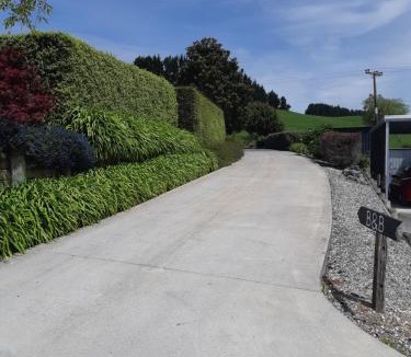 Otorohanga Bed & Breakfast | The End Lounge B&B