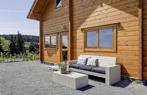 Glindfeld House | The energy-efficient log cabin Ecolodge with solar-powered systems breathes a genuine and unique vacation atmosphere, between Winterberg and Willingen!