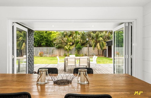 Indented Head House | The Esplanade Indented Heads- Beach front, Luxury, Sleeps 8, Spacious, Aircon, Heating,