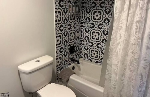 Bryson City House | The Everett Suite above Dolce, Bryson City, walk to restaurants and GSMRailroad