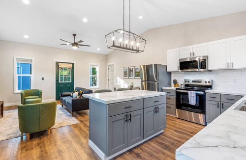 Tri-Cities House | The Evergreen Escape - Spacious 1 bed Unit