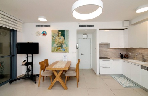 Emek Refaim Apartment | The Excellence : 2 BR in Baka - Great Location