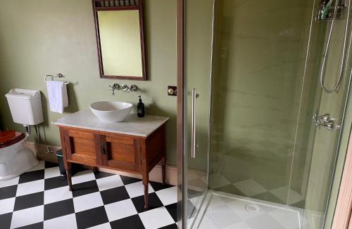 Beaconsfield Hotel | The Exchange Beaconsfield - Offering Heritage Accommodation