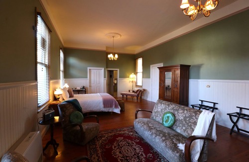 Beaconsfield Hotel | The Exchange Beaconsfield - Offering Heritage Accommodation