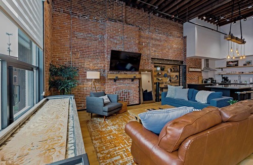 Effingham Apartment | The Exchange. Downtown Luxury for Two, XCHNG. Industrial Executive Loft w/King Bed
