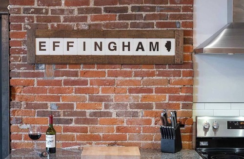 Effingham Apartment | The Exchange. Downtown Luxury for Two, XCHNG. Industrial Executive Loft w/King Bed