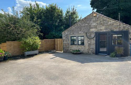 Ingerthorpe House | The Exclusive 6 bedroom Farm House, Markington incl heated pool and The Richmond Hill one bedroom Cottage