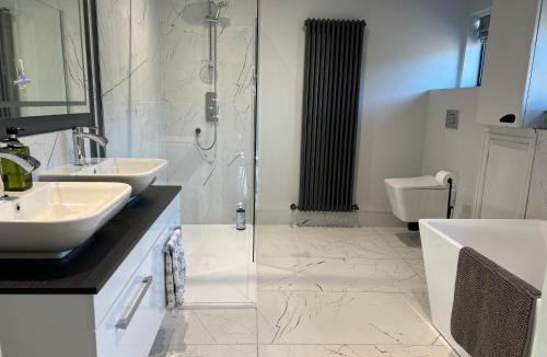 Ingerthorpe House | The Exclusive 6 bedroom Farm House, Markington incl heated pool and The Richmond Hill one bedroom Cottage