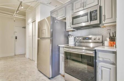 Athens Apartment | The Executive Loft - Walk to Sanford Stadium