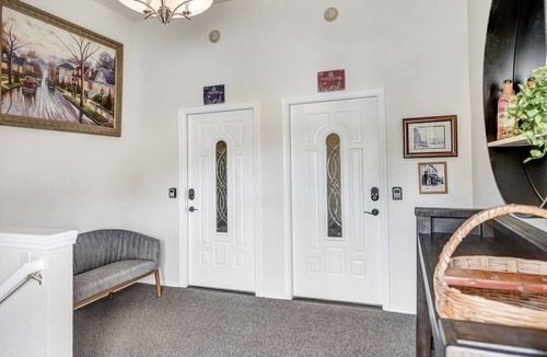 Murphy Apartment | The Executive Suite- Apartment near the river!