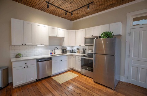 Floyd Apartment | The Farmer's Supply-Unit 203 in Historic Downtown Floyd