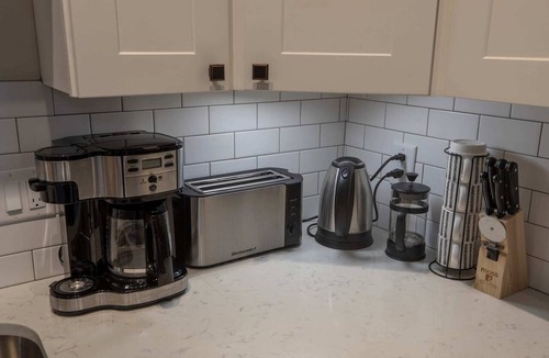 Floyd Apartment | The Farmer's Supply-Unit 203 in Historic Downtown Floyd