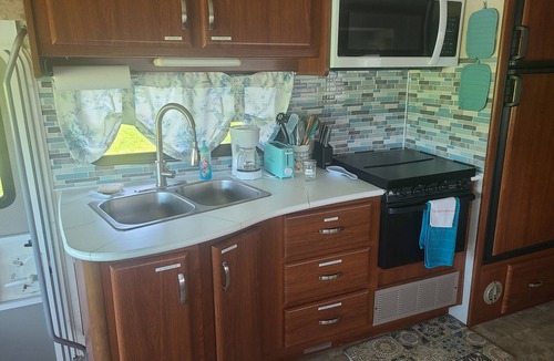 Lynn Garden House | The Farmside Retreat near I-81/26, a quiet country escape to nearby Tri-Cities.