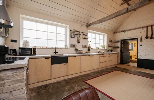Ipswich Cottage | The Farrier's Shop - a house that sleeps 6 guests in 3 bedrooms