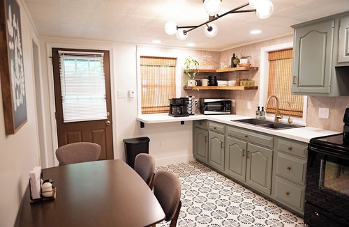 Mount Aetna House | The Fern Cottage [private hot tub + pool]