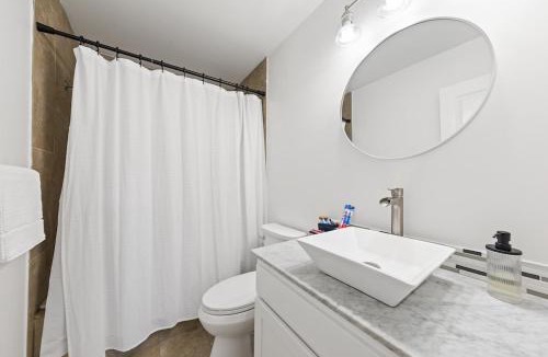 Lafayette Apartment | The Festival Retreat KING Bd Cajun Luxury Book Now