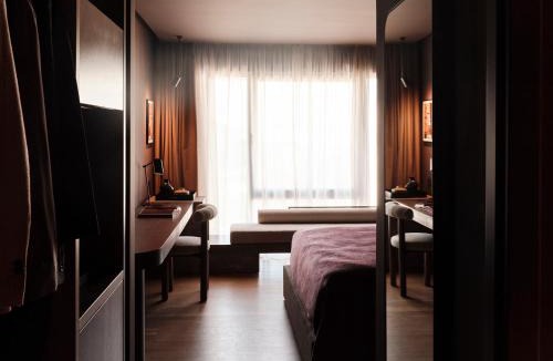 Khalandrion Hotel | The Fiction