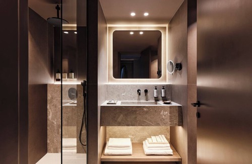 Khalandrion Hotel | The Fiction
