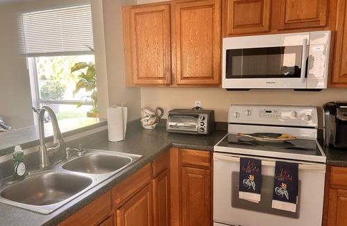 Stuart House | The Fish House In Historic Port Salerno - RV & Boat Trailer Parking Available!