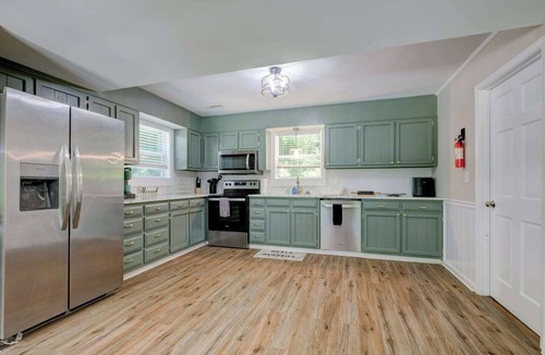 Newnan House | The Flagship Executive Estate. A 3BR/3BA premier oasis on 11 private acres. Minutes to Piedmont Hospital & Film Studios. Gourmet kitchen, private lake fishing & 5-star seclusion. Perfect for MTR & professional stays.