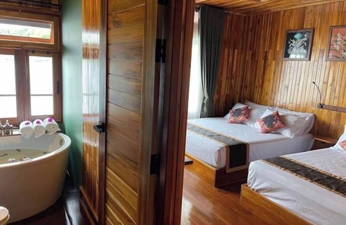 Thong Pha Phum Hotel | The Floating Lake House