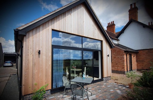 Weston under Penyard Apartment | The Flower Room - sleeps 2 guests in 1 bedroom