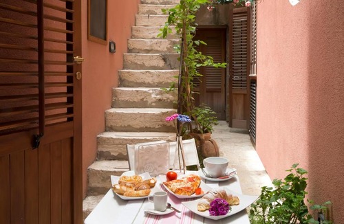 Trapani City Centre Apartment | the flowered courtyard srl