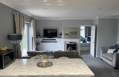 Reading Apartment | The Ford, Country retreat