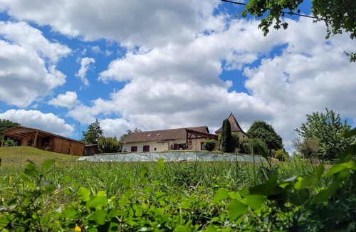 Le Buisson-de-Cadouin Villa | The former barn, house with swimming pool on 5500 m2 of parkland,