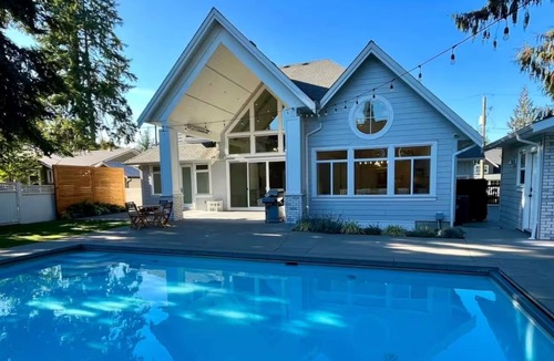Fort Langley House | The Fort Langley Retreat Private Pool 3-Min Walk to the Village