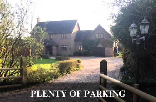 Parley Villa | The Fortis House, Bournemouth, with Swimming Pool and Hot Tub Jacuzzi