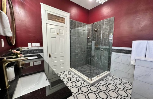 Guthrie Bed & Breakfast | The Franklin Room at The Judge`s Chambers