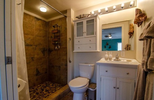 Deroche Bed & Breakfast | The Fraser River's Edge B&B Lodge