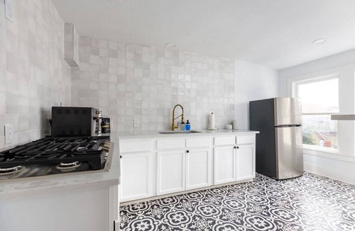 Midtown Apartment | The French Riviera in San Antonio