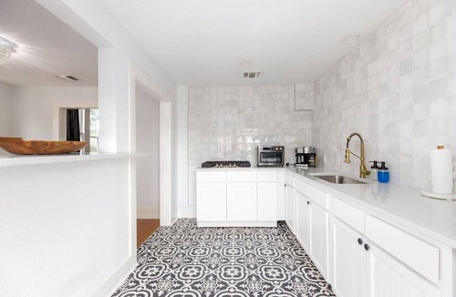 Midtown Apartment | The French Riviera in San Antonio